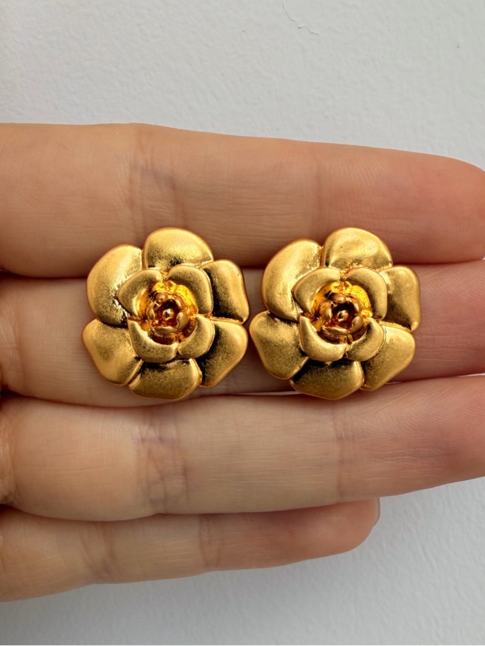 ✨Vintage Chanel Gold Floral Statement Earrings✨